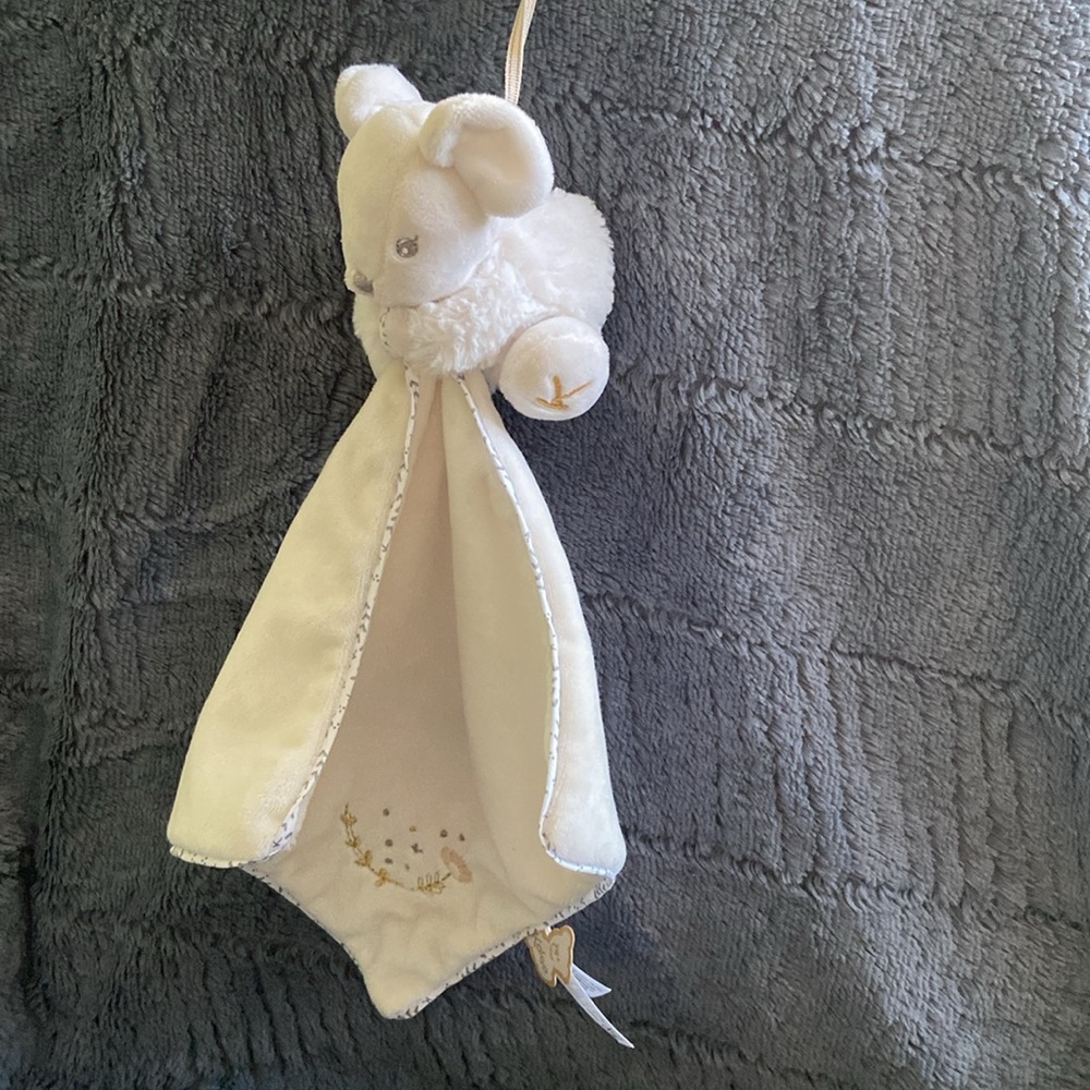 🍭🌟 🐁🐭Little mouse holding a safety blanket KALOO